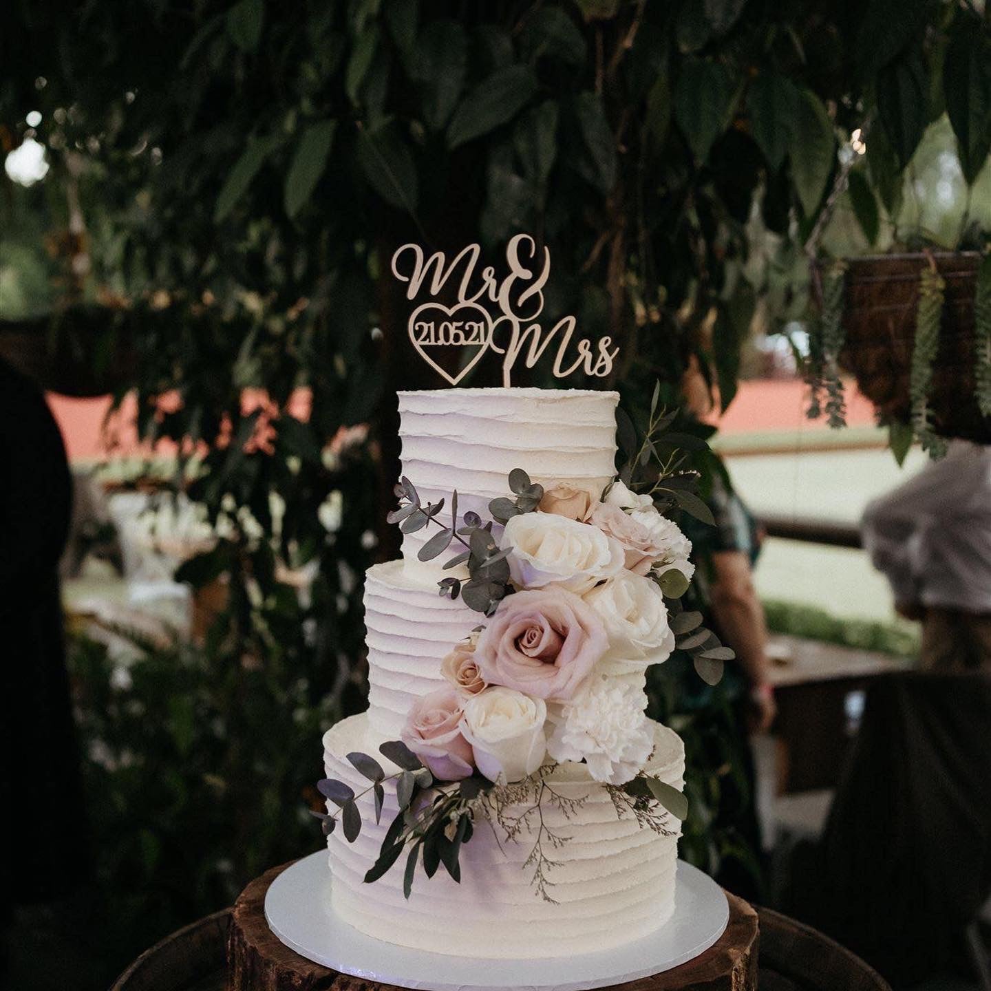 Mr & Mrs with Wedding Date Cake Topper